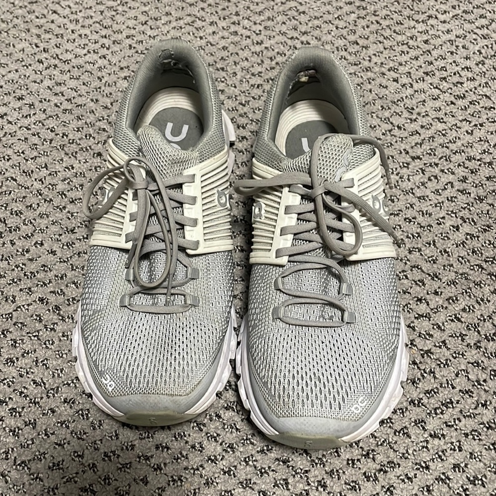 Oncloud gray running shoes